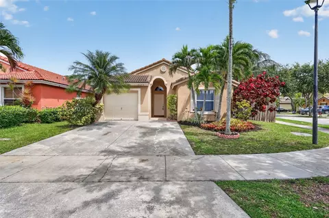 2073 SE 13th St, Homestead, FL 33035