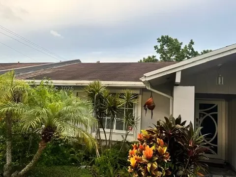 450 E Lakewood Cir E #B, Margate, FL 33063
