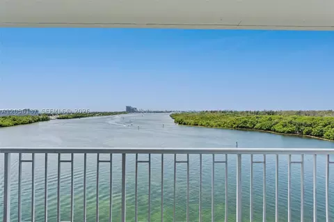 500 Bayview Dr #822, Sunny Isles Beach, FL 33160