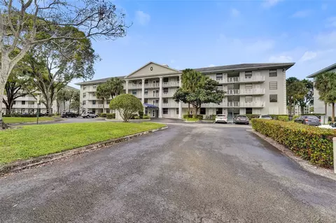 1713 Whitehall Dr #304, Davie, FL 33324