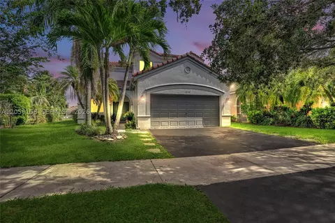1216 Chinaberry Dr, Weston, FL 33327