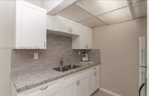 2145 Pierce St #218, Hollywood, FL 33020