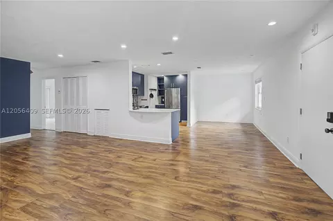 6815 Edgewater Dr #201, Coral Gables, FL 33133
