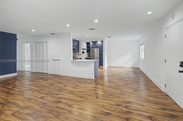 6815 Edgewater Dr #201, Coral Gables, FL 33133