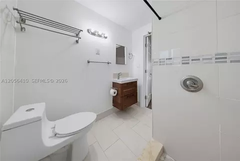Bath - 76 W 14 St, Hialeah, FL 33010 photo 6 of 6