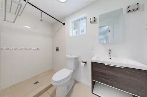Bath - 76 W 14 St, Hialeah, FL 33010 photo 1 of 6