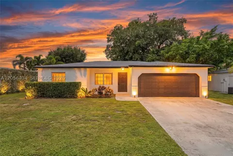 10660 Eureka St, Boca Raton, FL 33428