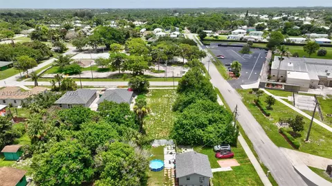 View/Area - 5684 SE 45th Ave, Stuart, FL 34997 photo 5 of 23