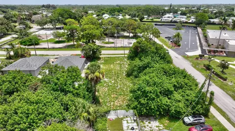 View/Area - 5684 SE 45th Ave, Stuart, FL 34997 photo 4 of 23