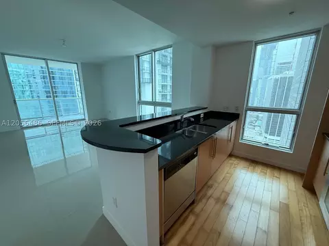 300 S Biscayne Blvd #T-3301, Miami, FL 33131