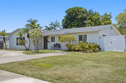 9123 SW 181st St, Palmetto Bay, FL 33157