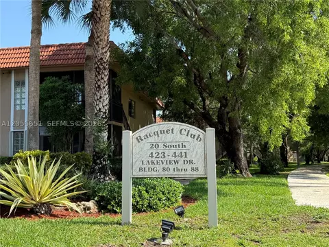 435 Lakeview Dr #201, Weston, FL 33326