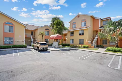 927 Coral Club Dr #927, Coral Springs, FL 33071