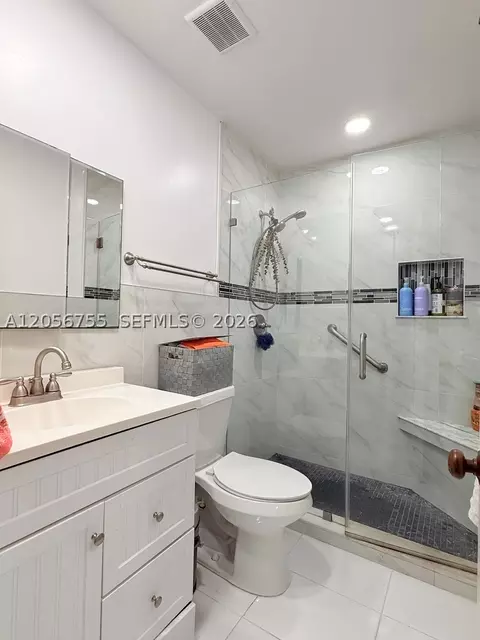 Bath - 5941 W 20th Ln, Hialeah, FL 33016 photo 2 of 4