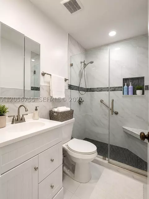 Bath - 5941 W 20th Ln, Hialeah, FL 33016 photo 1 of 4