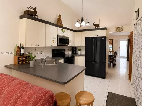 Kitchen - 5941 W 20th Ln, Hialeah, FL 33016 photo 2 of 2