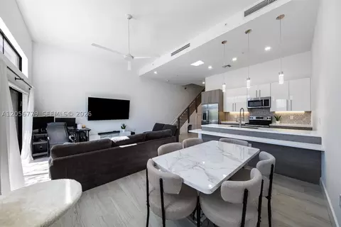 4480 NW 8th Pl, Plantation, FL 33317
