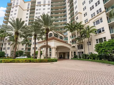 20000 E Country Club Dr #416, Aventura, FL 33180