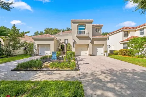 11070 Minneapolis Dr, Hollywood, FL 33026