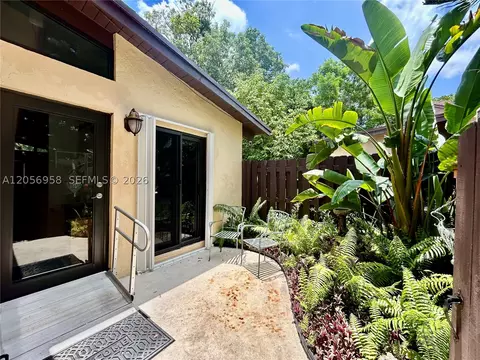 151 Essex Rd #4-30, Hollywood, FL 33024