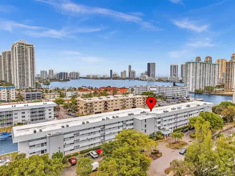 3600 NE 170th St #211, North Miami Beach, FL 33160