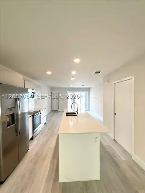 2555 NE 193rd St #2206, Miami, FL 33180
