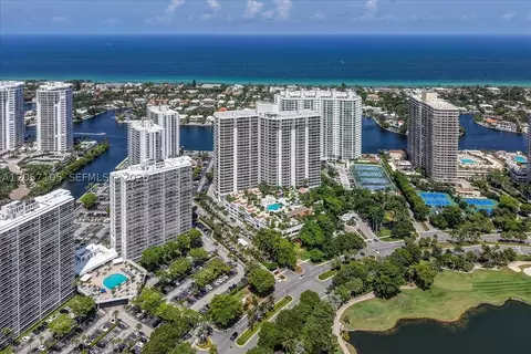 20515 E Country Club Dr #2048, Aventura, FL 33180