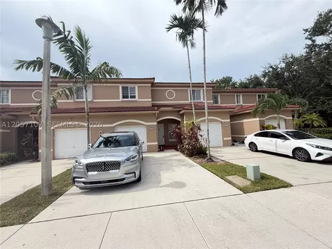7663 N Southwood Cir, Davie, FL 33328