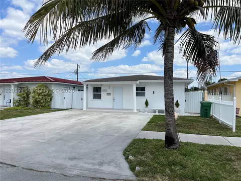 10571 SW 27th St, Miami, FL 33165