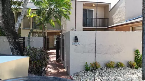 9135 Fontainebleau Blvd #7, Miami, FL 33172