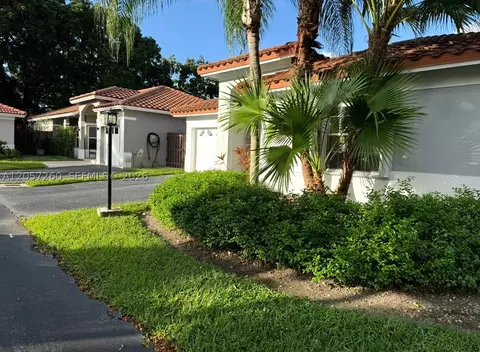 5758 NW 97th Pl, Doral, FL 33178