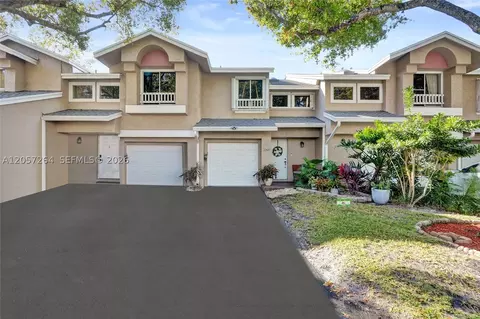 2260 W Discovery Cir W, Deerfield Beach, FL 33442