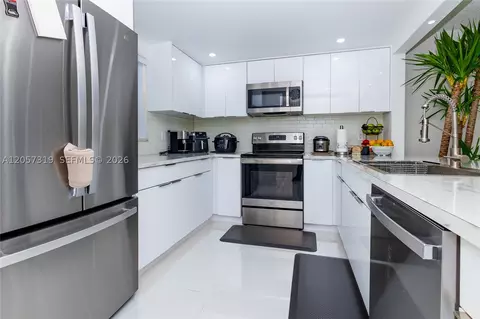 469 N Pine Island Rd #B308, Plantation, FL 33324