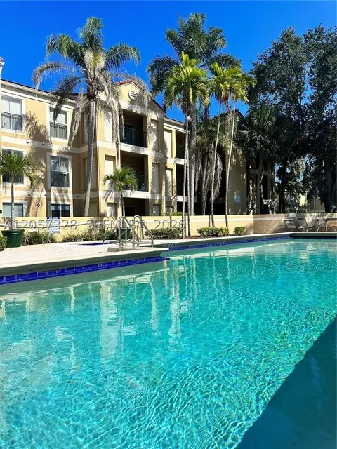833 Riverside Dr #831, Coral Springs, FL 33071