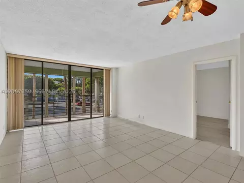 20500 W Country Club Dr #203, Aventura, FL 33180