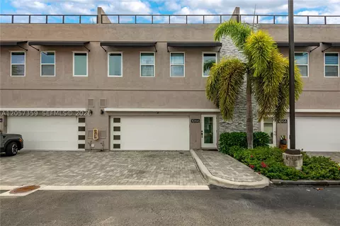 1066 NE 35th St, Oakland Park, FL 33334