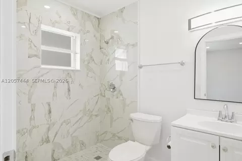 Bath - 2288 W 4th Ct, Hialeah, FL 33010 photo 4 of 4