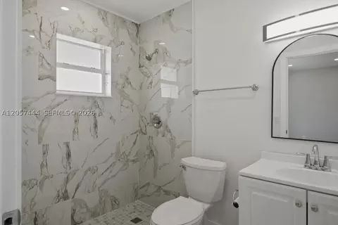 Bath - 2288 W 4th Ct, Hialeah, FL 33010 photo 3 of 4