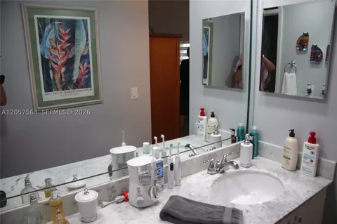 17050 NW 60th Ct, Hialeah, FL 33015 photo 5