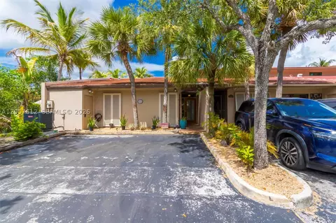 Exterior - 8350 Dundee Ter, Miami Lakes, FL 33016 photo 1 of 4