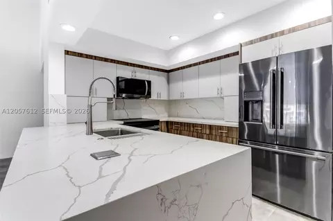 Kitchen - 8350 Dundee Ter, Miami Lakes, FL 33016 photo 2 of 5