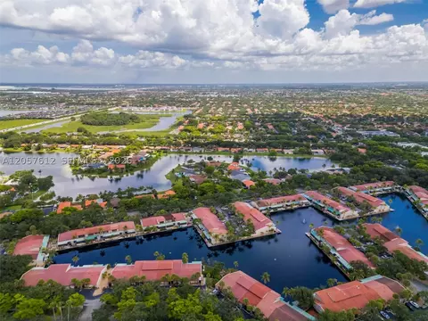View/Area - 8350 Dundee Ter, Miami Lakes, FL 33016 photo 14 of 16
