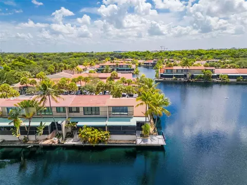 View/Area - 8350 Dundee Ter, Miami Lakes, FL 33016 photo 4 of 16