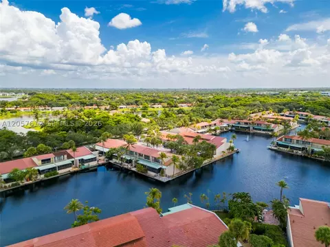 View/Area - 8350 Dundee Ter, Miami Lakes, FL 33016 photo 7 of 16