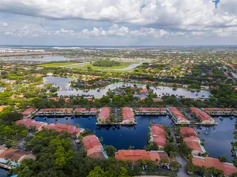 View/Area - 8350 Dundee Ter, Miami Lakes, FL 33016 photo 15 of 16
