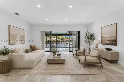 Living - 8350 Dundee Ter, Miami Lakes, FL 33016 photo 2 of 12
