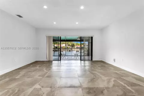 Living - 8350 Dundee Ter, Miami Lakes, FL 33016 photo 3 of 12