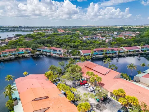 View/Area - 8350 Dundee Ter, Miami Lakes, FL 33016 photo 11 of 16