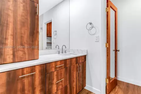 Bath - 8350 Dundee Ter, Miami Lakes, FL 33016 photo 8 of 8