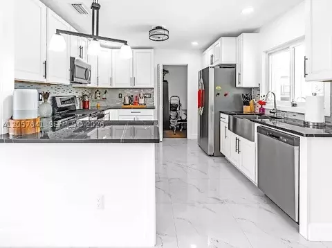 Kitchen - 4151 19th Ct SW, Naples, FL 34116 photo 3 of 6